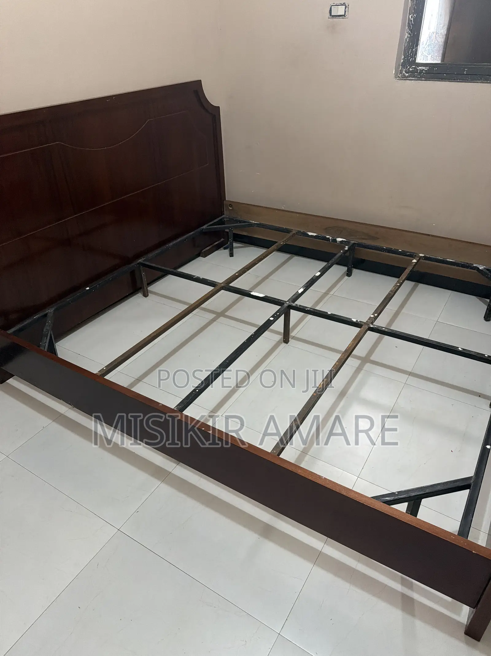 Solid Wood Elegant Bed