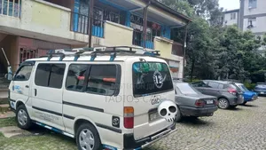 Toyota Grand HiAce 2002 White