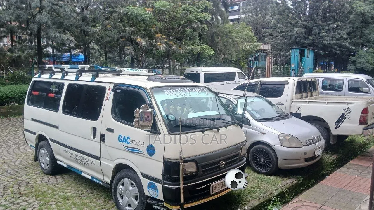 Toyota Grand HiAce 2002 White