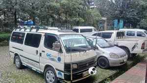 Toyota Grand HiAce 2002 White