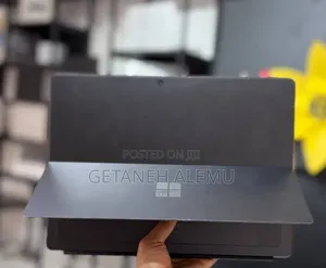 New Laptop Microsoft Surface 8GB Intel Core i5 SSD 256GB