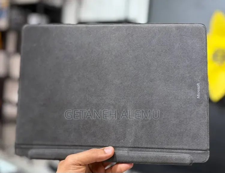 New Laptop Microsoft Surface 8GB Intel Core i5 SSD 256GB