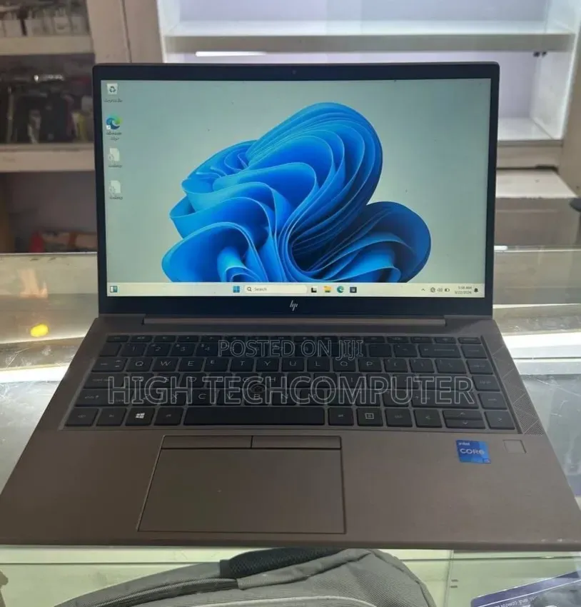 New Laptop HP ZBook Firefly G8 16GB Intel Core i5 SSD 512GB