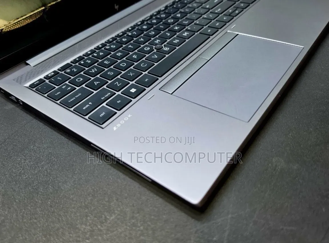 New Laptop HP ZBook Firefly G8 16GB Intel Core i5 SSD 512GB