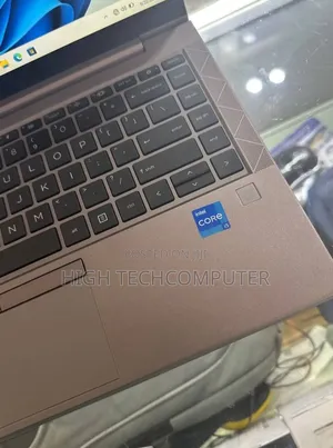 New Laptop HP ZBook Firefly G8 16GB Intel Core i5 SSD 512GB