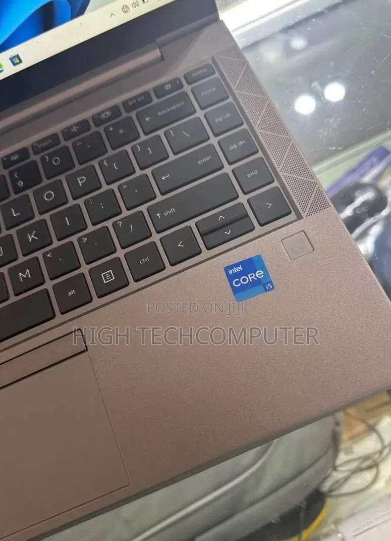 New Laptop HP ZBook Firefly G8 16GB Intel Core i5 SSD 512GB