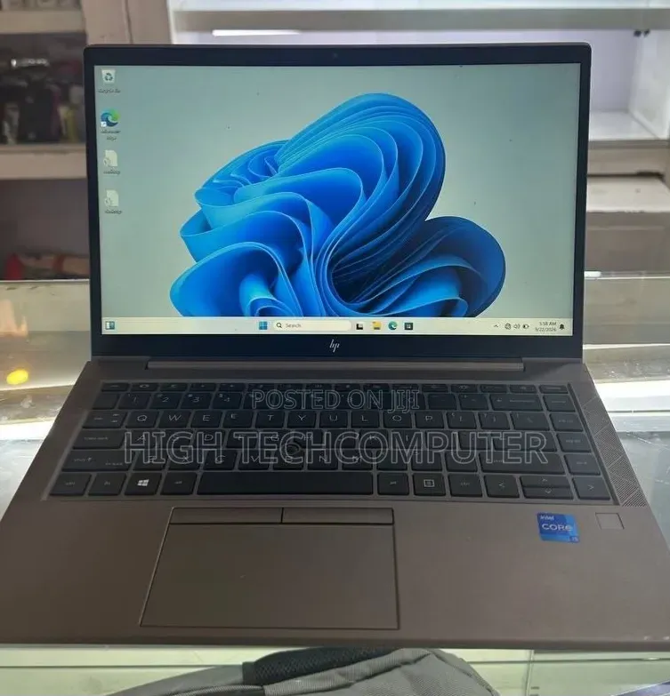 New Laptop HP ZBook Firefly G8 16GB Intel Core i5 SSD 512GB