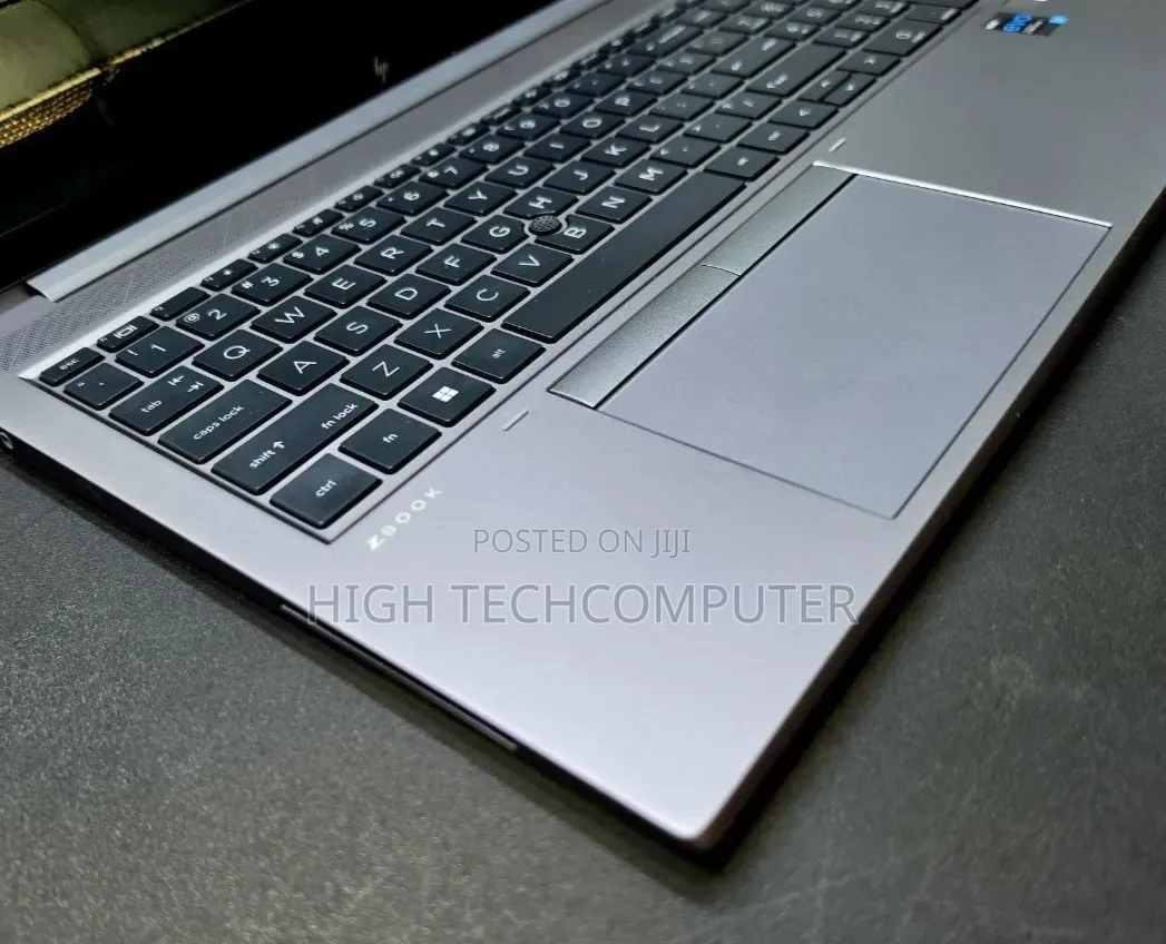 New Laptop HP ZBook Firefly G8 16GB Intel Core i5 SSD 512GB