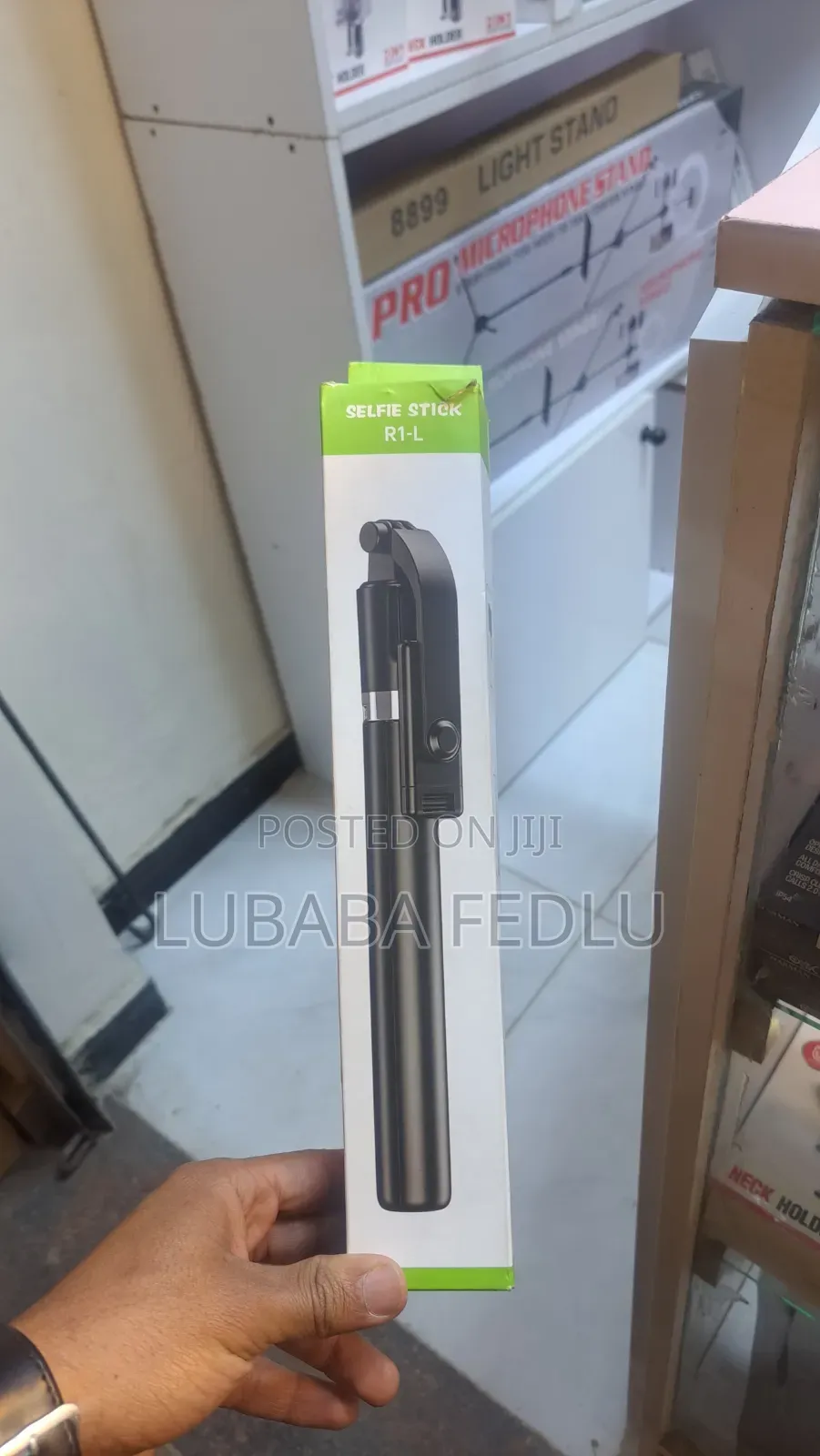 Brand New R1-L 3-in-1 Bluetooth Selfie Stick Tripod