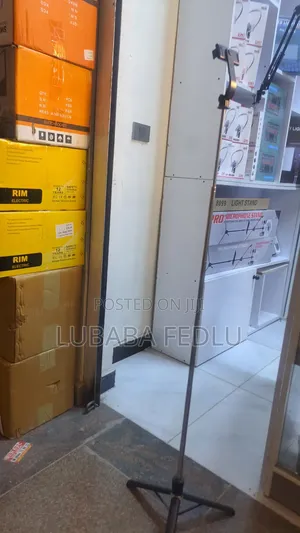 Brand New R1-L 3-in-1 Bluetooth Selfie Stick Tripod