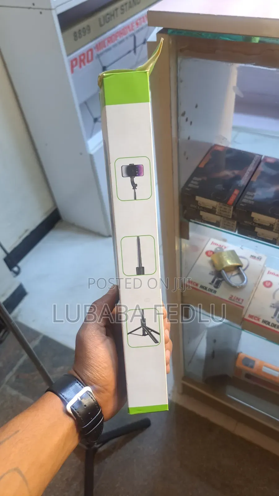 Brand New R1-L 3-in-1 Bluetooth Selfie Stick Tripod