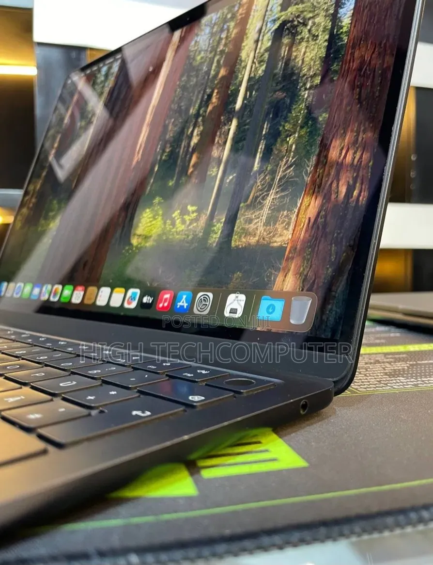 New Laptop Apple MacBook Air 2022 M2 8GB Apple M2 SSD 512GB