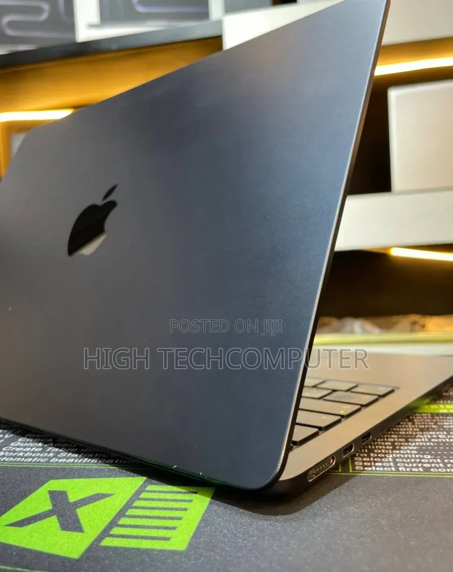 New Laptop Apple MacBook Air 2022 M2 8GB Apple M2 SSD 512GB