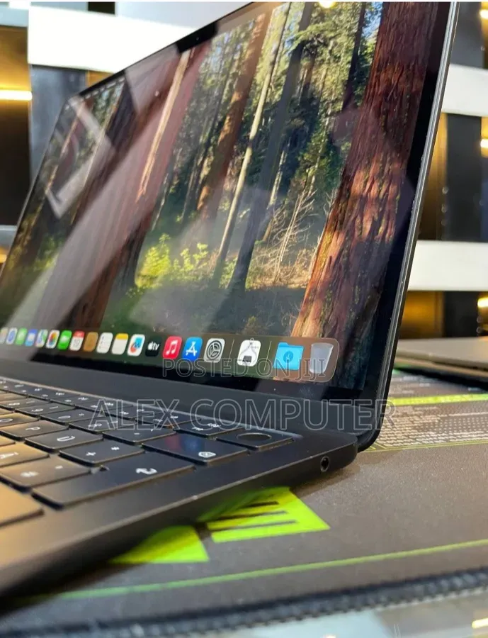New Laptop Apple MacBook Air 2022 M2 8GB Apple M2 SSD 512GB