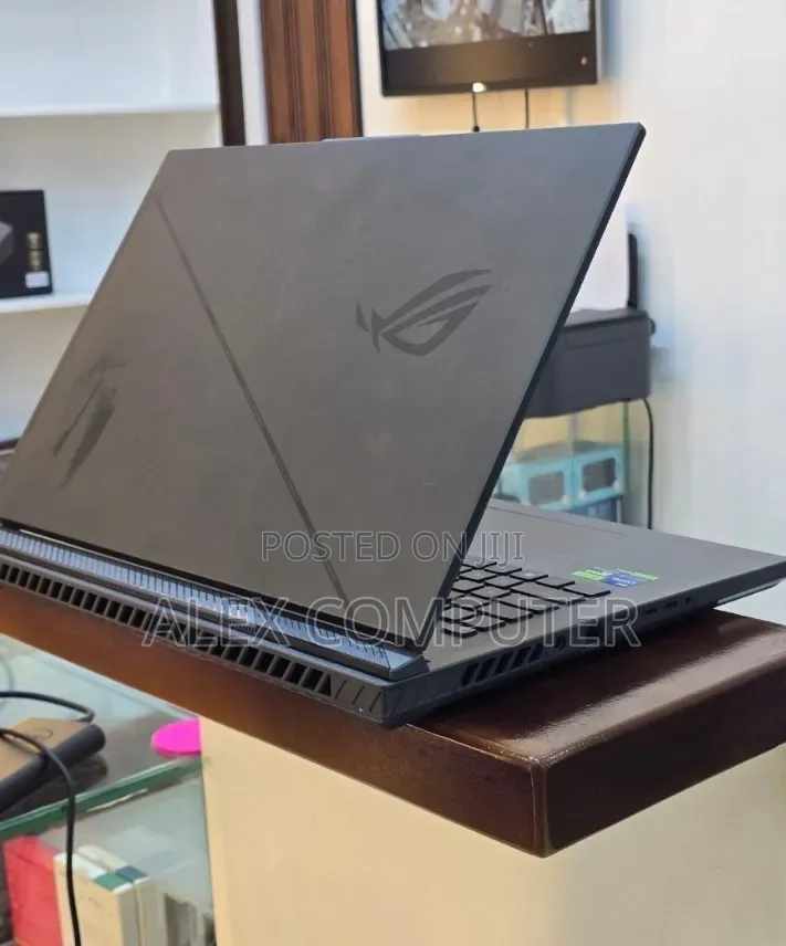 New Laptop Asus ROG Strix G18 32GB Intel Core i9 SSD 1T