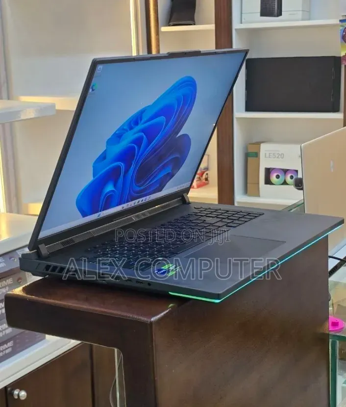 New Laptop Asus ROG Strix G18 32GB Intel Core i9 SSD 1T