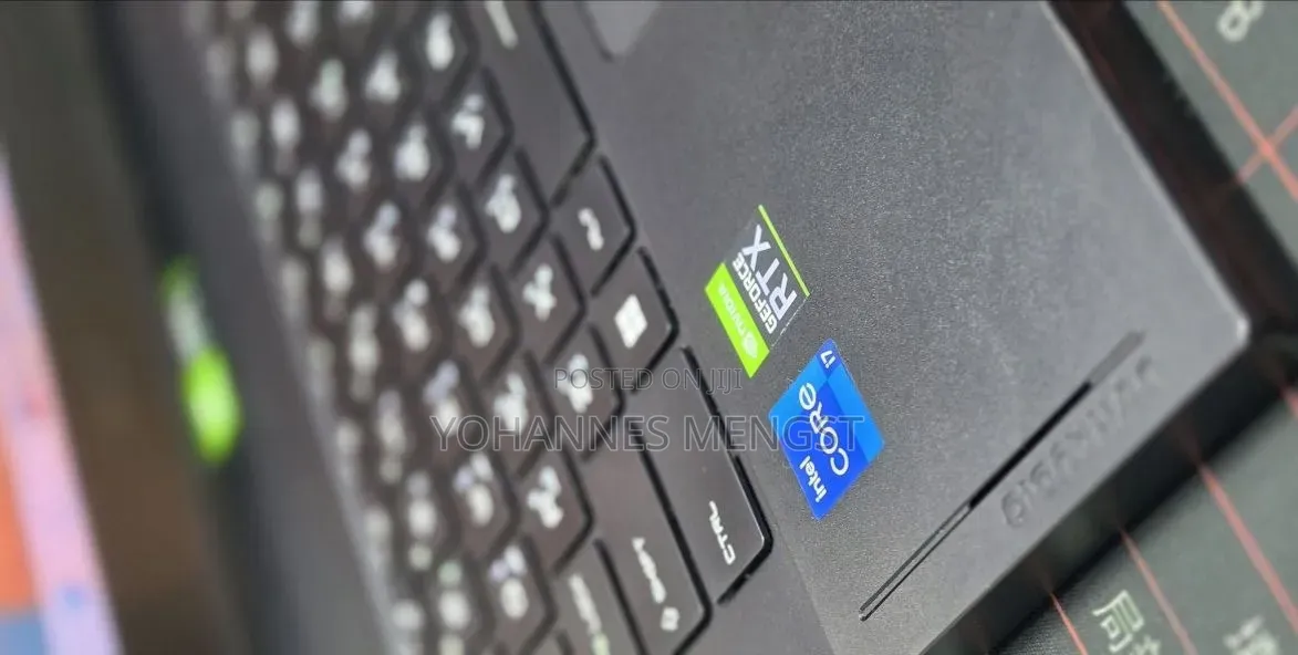 New Laptop MSI Creator 17 B11UG-415 32GB Intel Core i7 SSD 1T