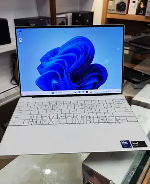 New Laptop Dell XPS 13 16GB Intel Core Ultra 7 SSD 512GB