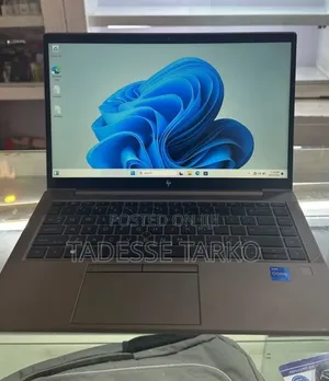 New Laptop HP ZBook Firefly G8 16GB Intel Core i5 SSD 512GB