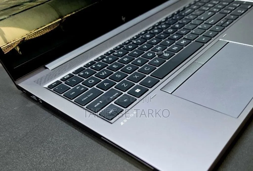 New Laptop HP ZBook Firefly G8 16GB Intel Core i5 SSD 512GB