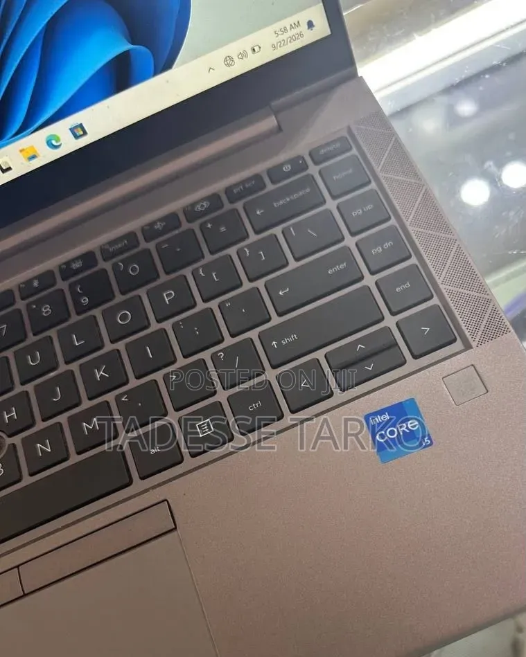 New Laptop HP ZBook Firefly G8 16GB Intel Core i5 SSD 512GB