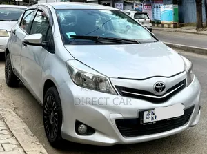 Toyota Yaris 2012 Silver