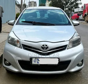 Toyota Yaris 2012 Silver