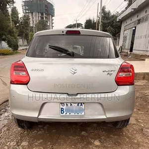 Suzuki Swift 2021 Silver