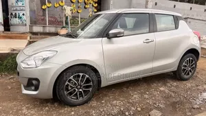 Suzuki Swift 2021 Silver