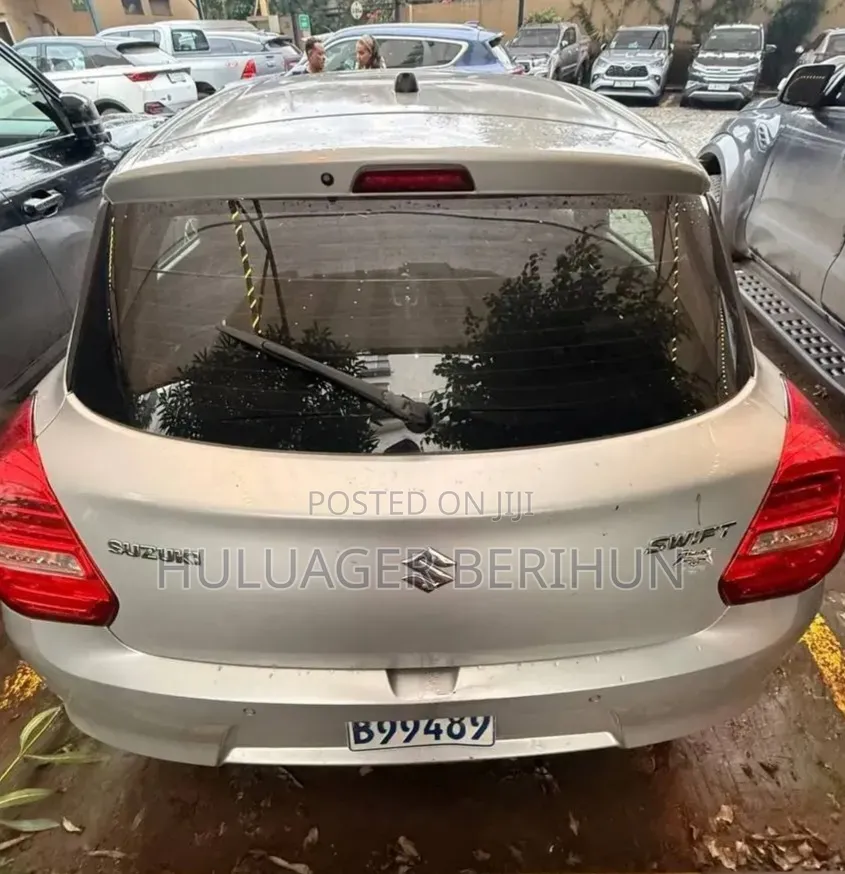 Suzuki Swift 2021 Silver