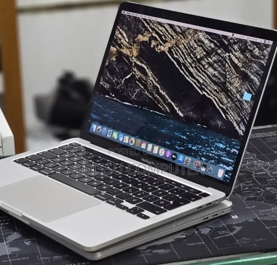 New Laptop Apple MacBook Pro 2020 32GB Intel Core i7 SSD 512GB