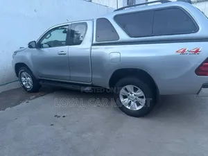 Toyota Hilux 2017 Gray