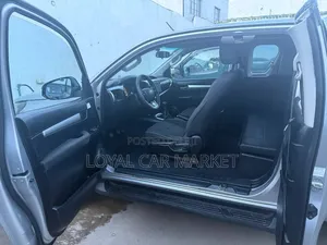 Toyota Hilux 2017 Gray