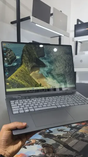 New Laptop Lenovo Yoga 330 16GB Intel Core Ultra 5 SSD 512GB