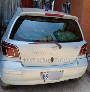 Toyota Vitz 2004 Silver