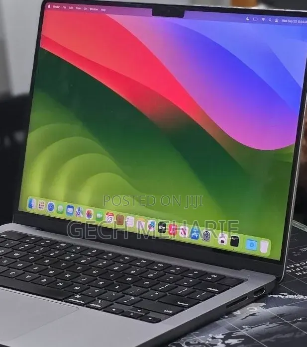 New Laptop Apple MacBook Pro 2023 M3 8GB Apple M3 Pro SSD 512GB