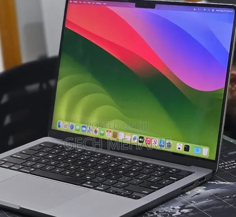 New Laptop Apple MacBook Pro 2023 M3 8GB Apple M3 Pro SSD 512GB