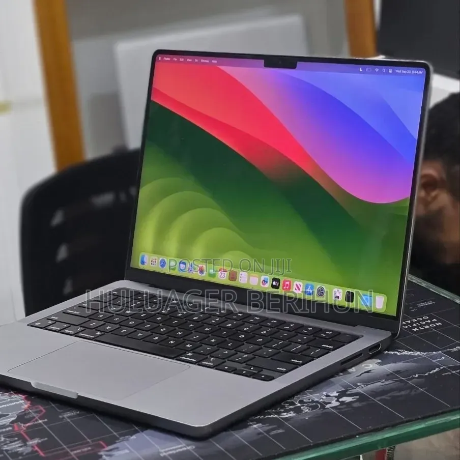 New Laptop Apple MacBook Pro 2023 M3 8GB Apple M3 SSD 512GB
