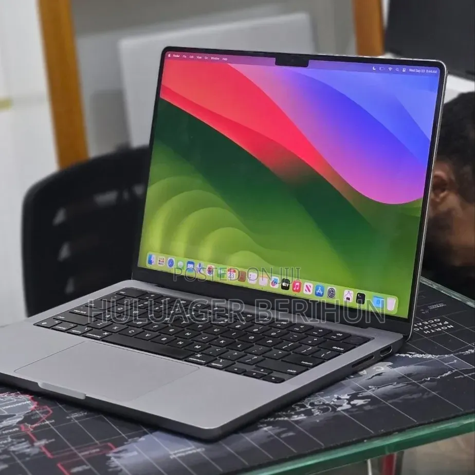 New Laptop Apple MacBook Pro 2023 M3 8GB Apple M3 SSD 512GB