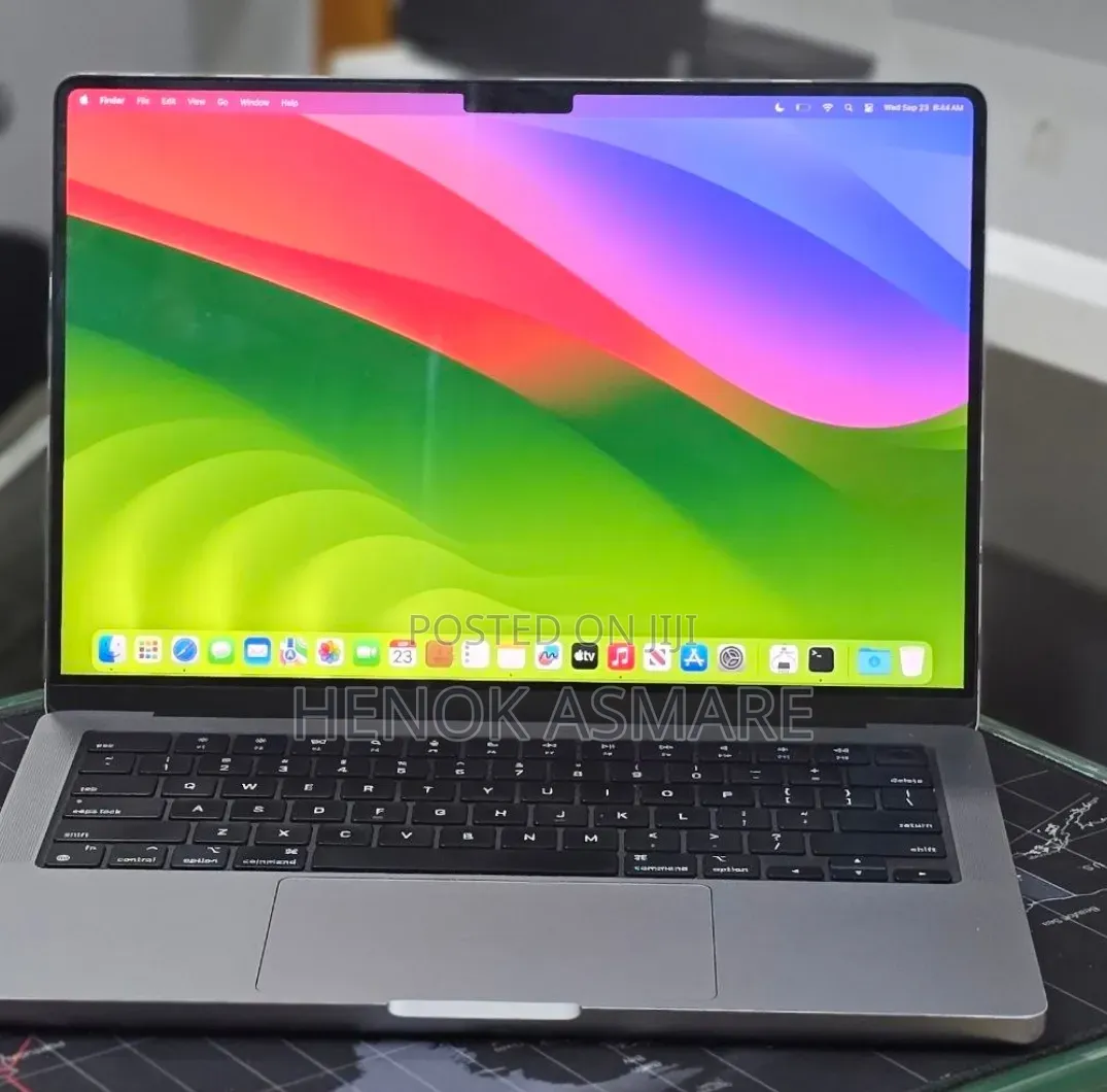 New Laptop Apple MacBook Pro 2024 M3 8GB Apple M3 SSD 512GB