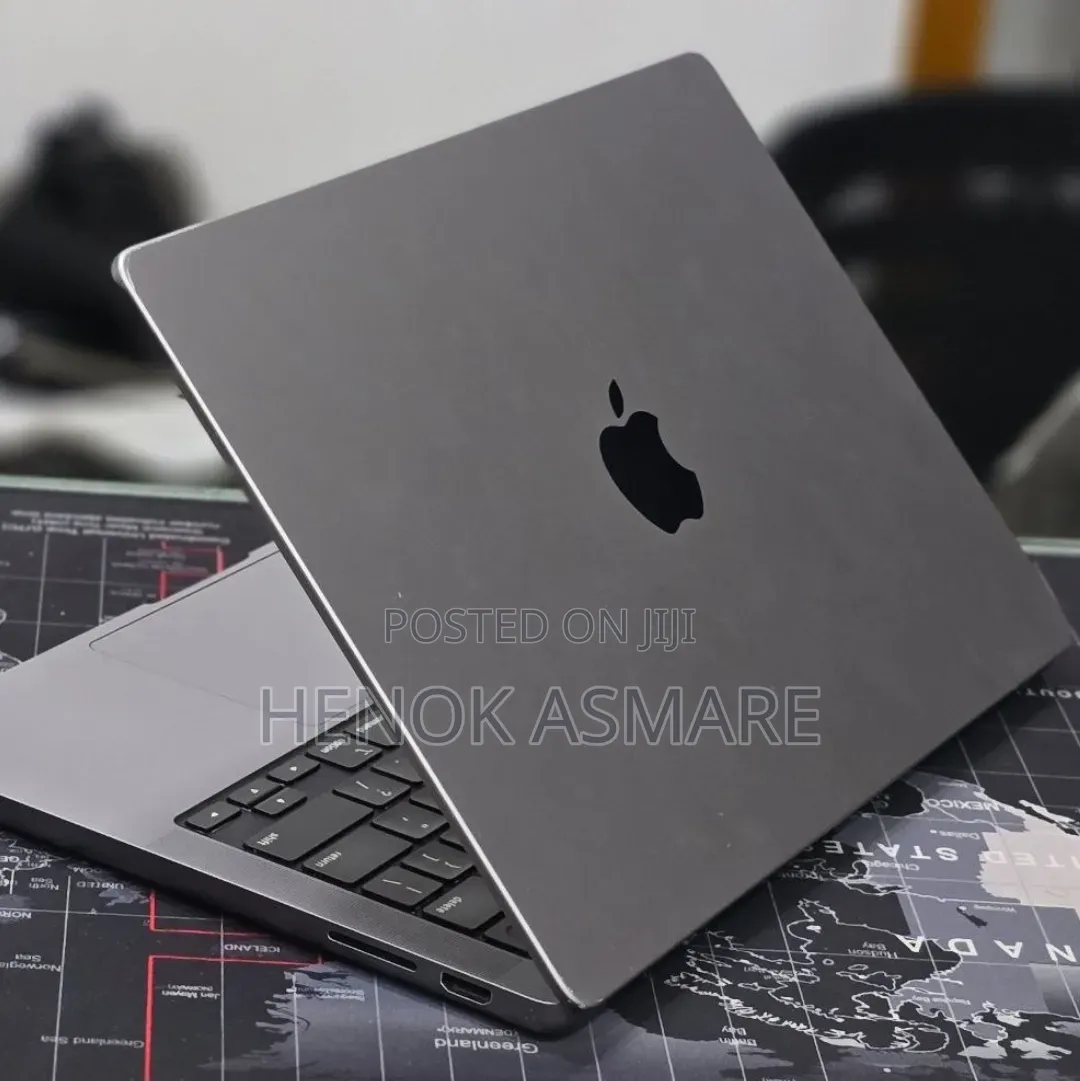 New Laptop Apple MacBook Pro 2024 M3 8GB Apple M3 SSD 512GB