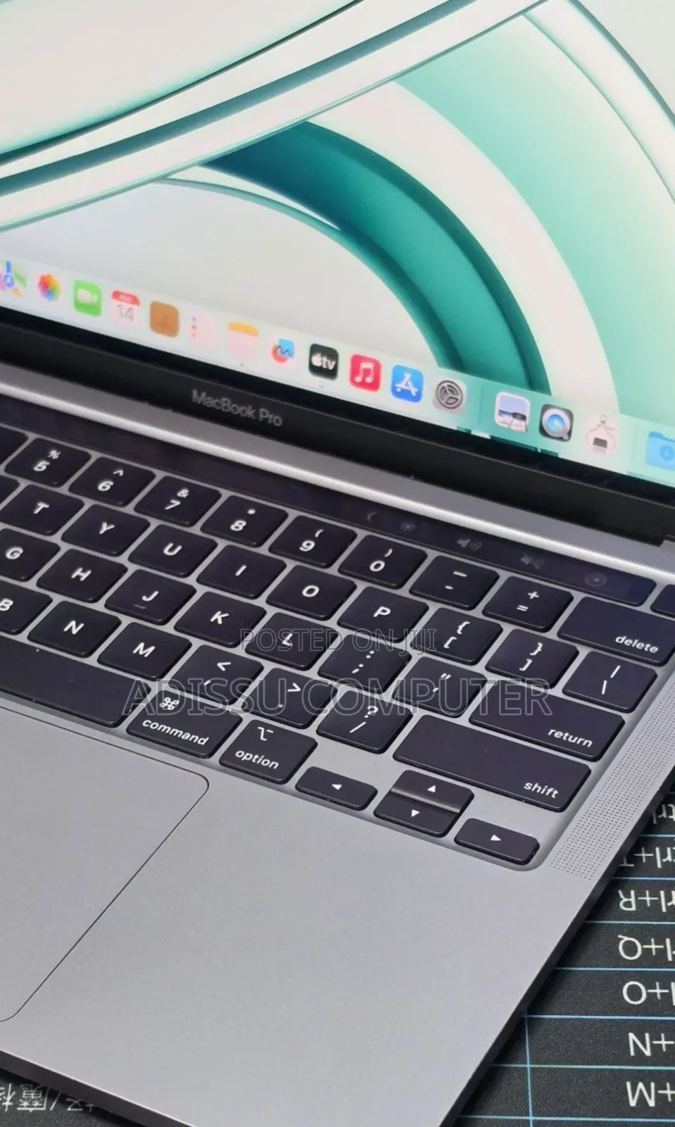 New Laptop Apple MacBook Pro 2022 M2 8GB Apple M2 SSD 256GB