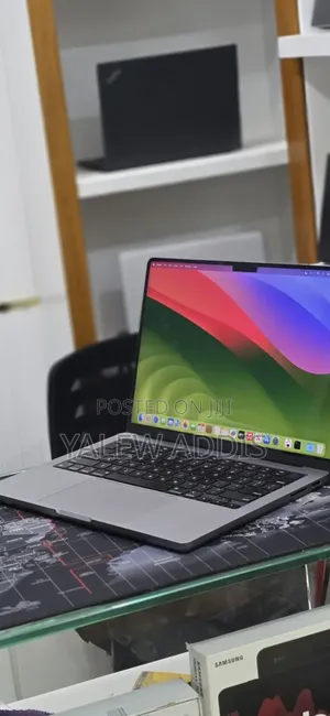 New Laptop Apple MacBook Pro 2023 M3 8GB Apple M3 SSD 512GB