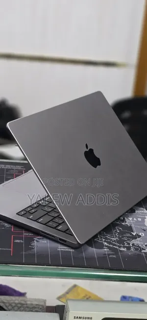 New Laptop Apple MacBook Pro 2023 M3 8GB Apple M3 SSD 512GB