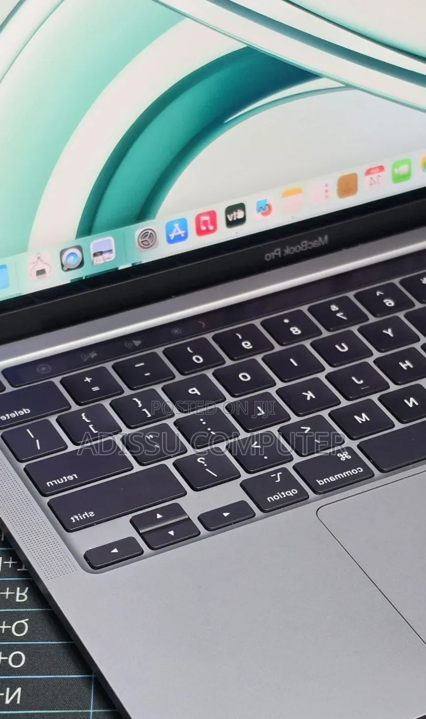 New Laptop Apple MacBook Pro 2022 M2 8GB Apple M2 SSD 256GB