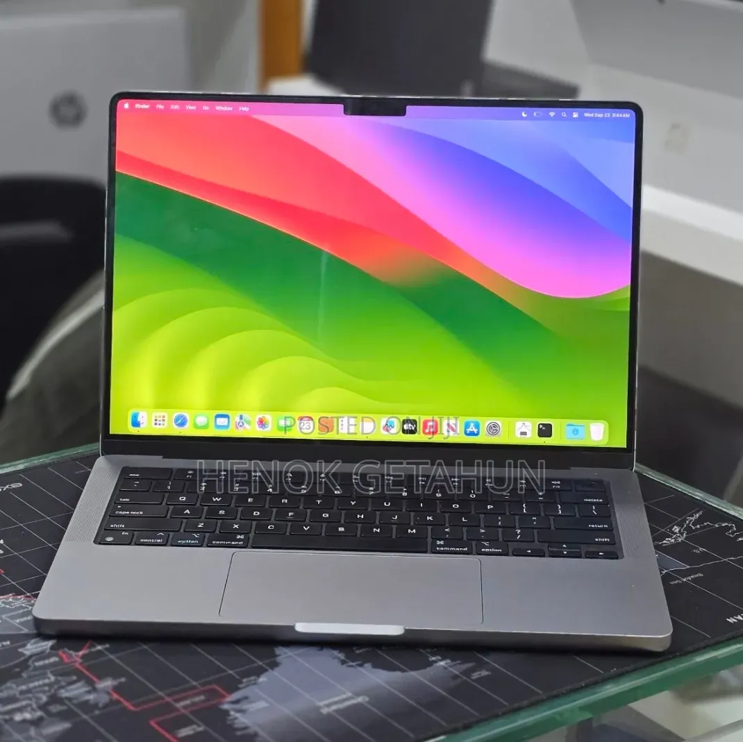 New Laptop Apple MacBook Pro 2023 M3 8GB Apple M3 SSD 512GB