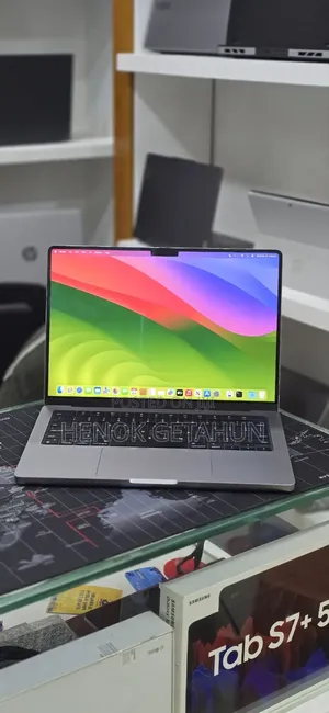 New Laptop Apple MacBook Pro 2023 M3 8GB Apple M3 SSD 512GB