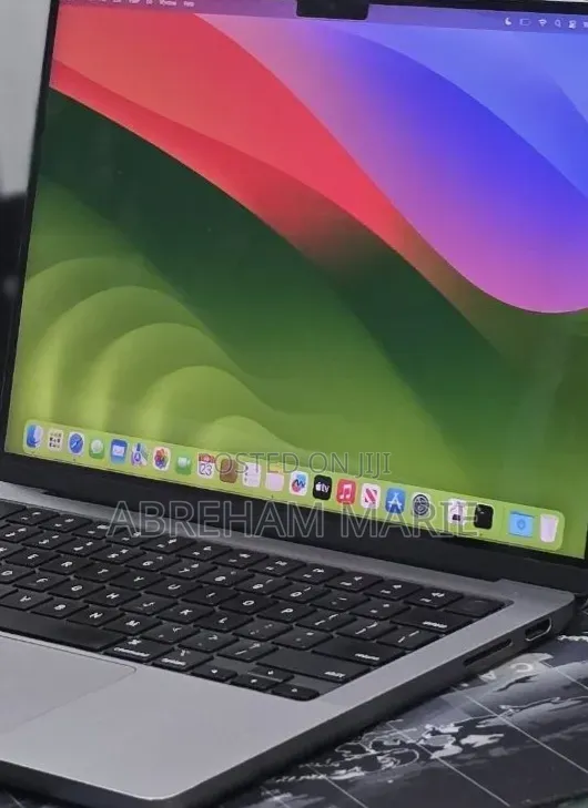 New Laptop Apple MacBook Pro 2023 M3 8GB Apple M3 Pro SSD 512GB
