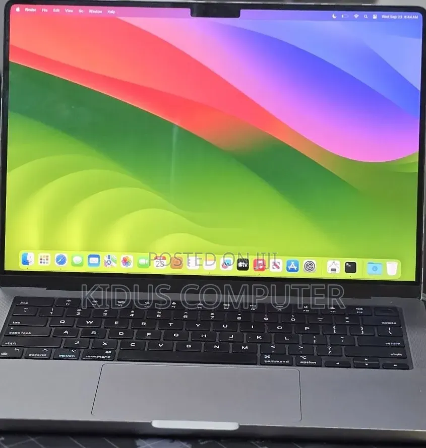 New Laptop Apple MacBook Pro 2023 M3 8GB Apple M3 SSD 512GB