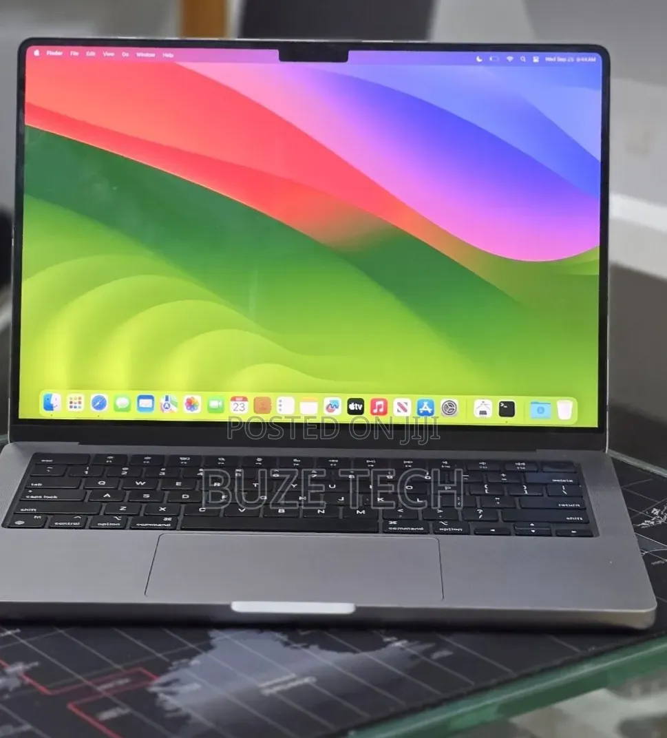New Laptop Apple MacBook Pro 2023 M3 8GB Apple M3 Pro SSD 512GB